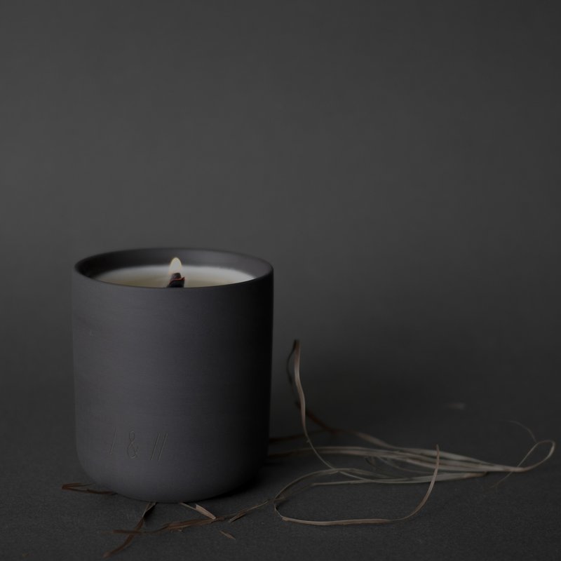 burning grass  - PAST/recollection series | scented candle | ~40hours - เทียน/เชิงเทียน - ขี้ผึ้ง สีดำ