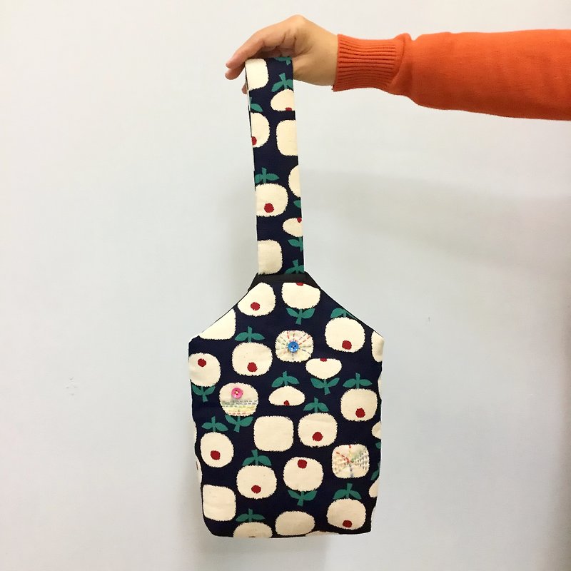Bustling little color embroidery section - portable cotton bag - กระเป๋าถือ - ผ้าฝ้าย/ผ้าลินิน 