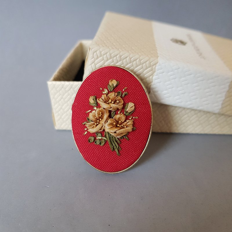 Ribbon embroidered red brooch for her - 胸針 - 絲．絹 紅色