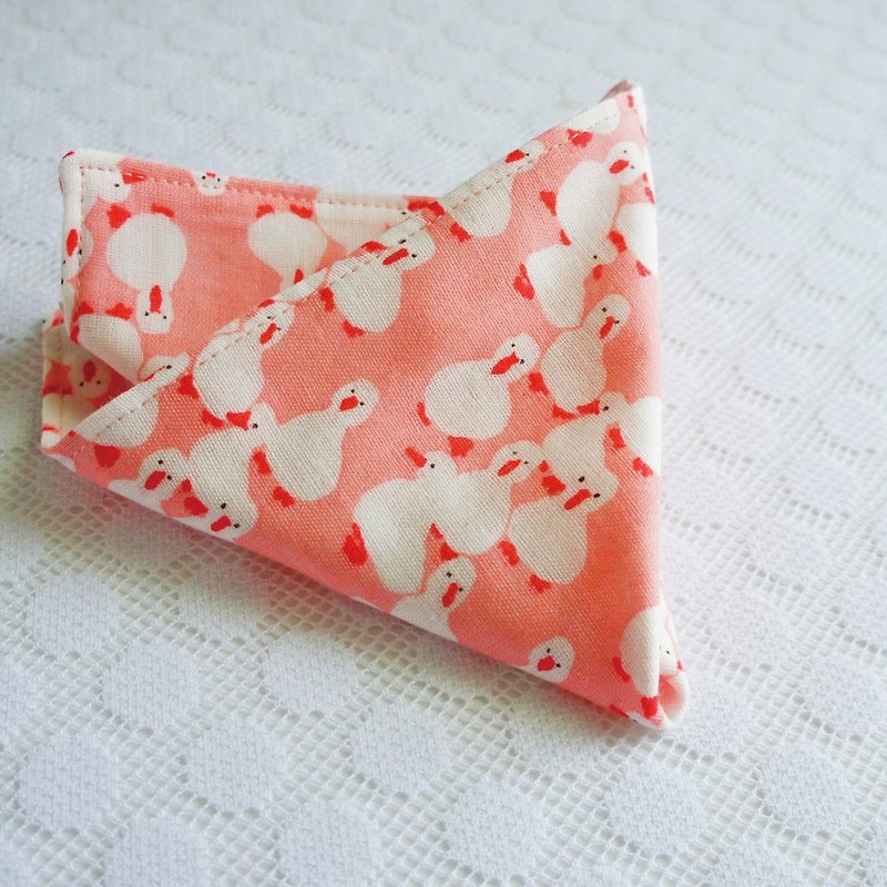 Lovely [Japanese double yarn] Duck and strawberry handkerchief, hand towel, saliva towel [2 styles 1 each] - ผ้ากันเปื้อน - ผ้าฝ้าย/ผ้าลินิน หลากหลายสี