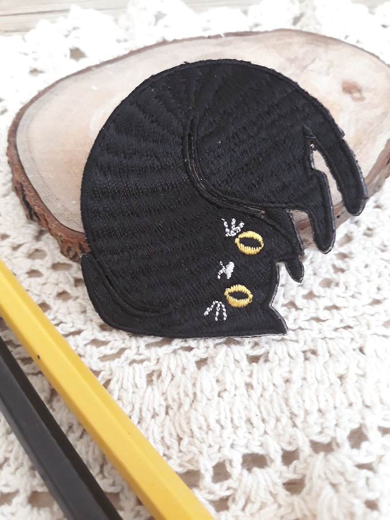 The little black cat accompanies you to do yoga/electric embroidery pins/hot cloth stickers - Brooches - Thread Black