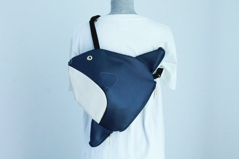 Ocean sunfish Bag / 翻車魚袋 - 側背包/斜背包 - 真皮 