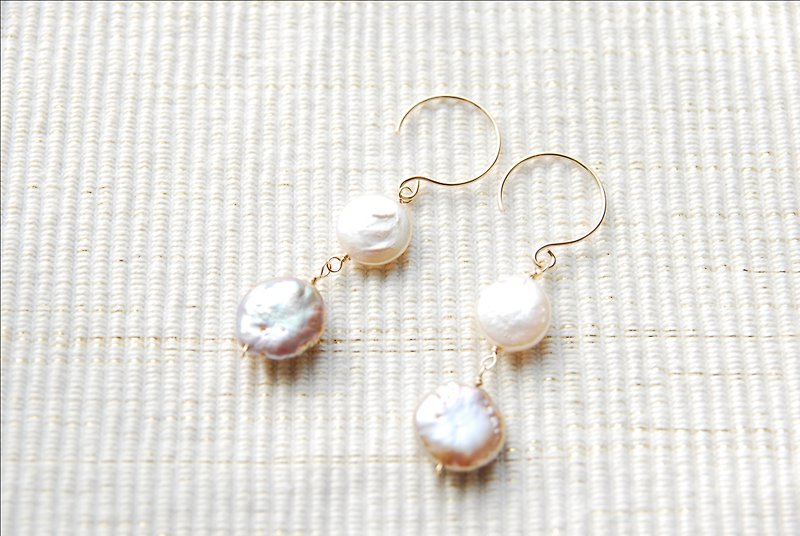 2 kinds of coin pearl earrings mauve x White (14kgf) - ต่างหู - กระดาษ สีม่วง