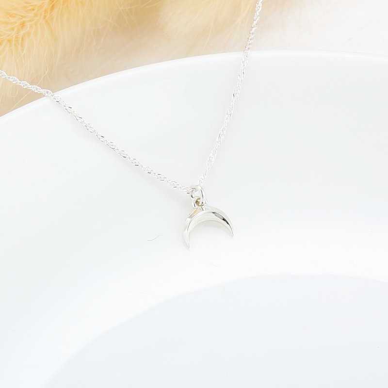 【Angel & Me】Crescent Moon (Small) s925 sterling silver necklace gift - สร้อยคอ - เงินแท้ สีเงิน