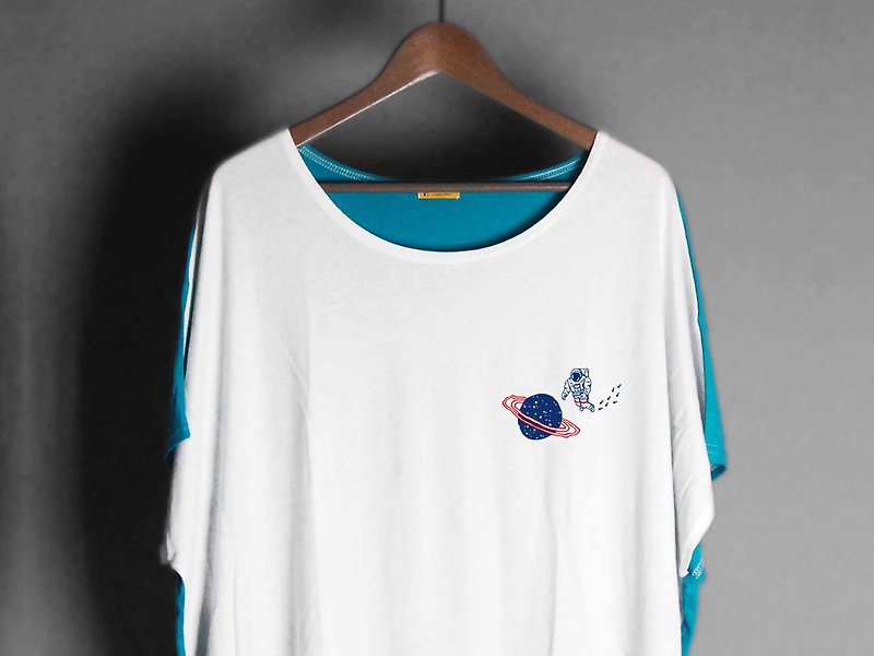 【插畫T-shirt】-太空漫遊五色飛鼠版 - 女 T 恤 - 棉．麻 白色