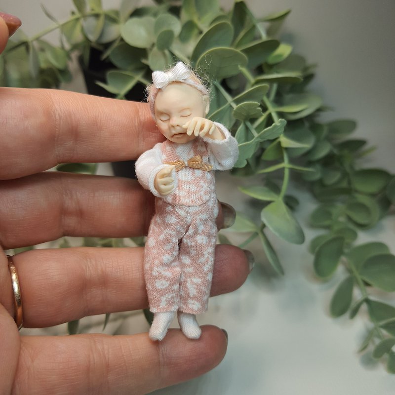 オークアートドール1:12スケール手作りポリマークレイ人形ドールハウスミニチュア - 人形・フィギュア - 粘土 ピンク