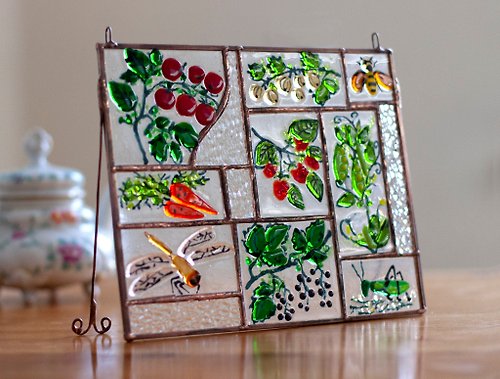HelenGlassArts 園林植物和昆蟲。 玻璃面板的馬賽克。 熔化玻璃