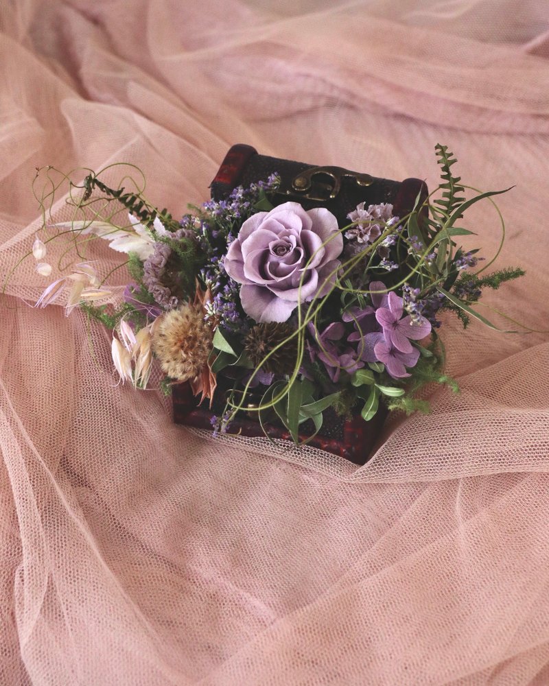 Eternal dried flowers classical small treasure box graduation gift Chinese Valentine's Day gift retro texture - ช่อดอกไม้แห้ง - พืช/ดอกไม้ 