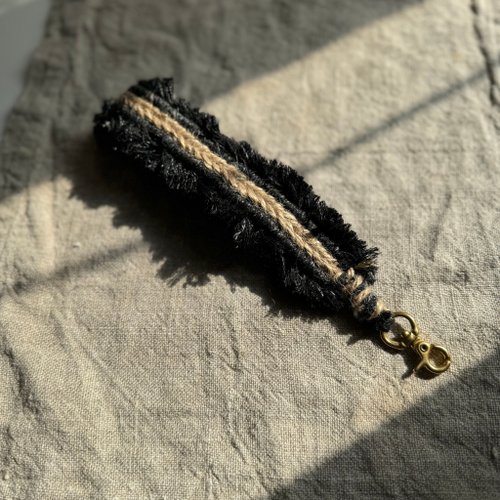 Busy Fingers Macramé 風格設計 毛毛流蘇手機掛繩 手腕繩 短繩 黑灰