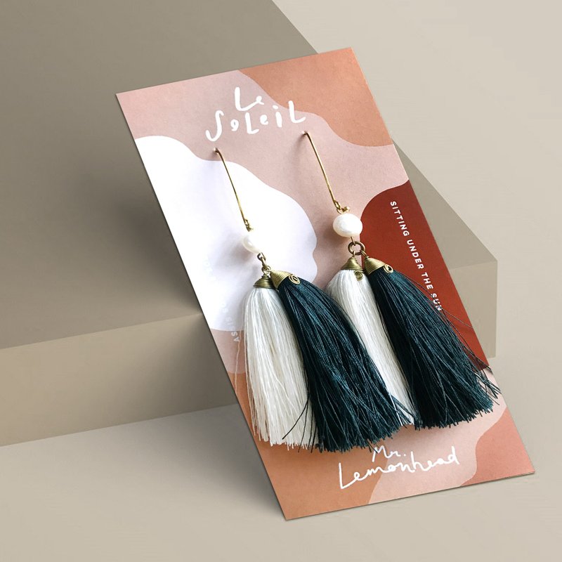 Tassel earrings cream and dark green with real pearl - 耳環/耳夾/耳骨夾 - 繡線 綠色
