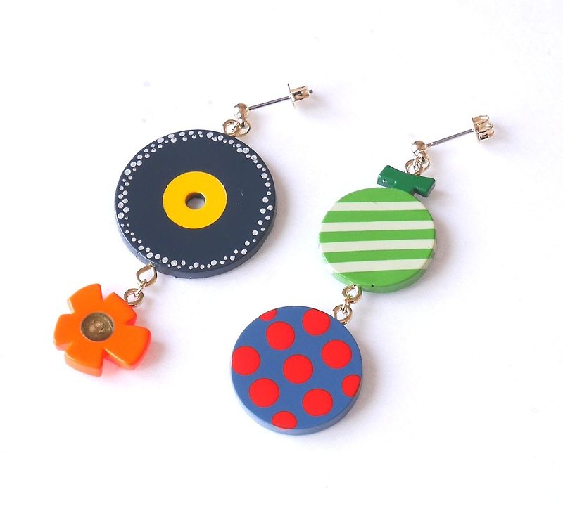 Circle, circle! pierce/earrings - ต่างหู - พลาสติก หลากหลายสี