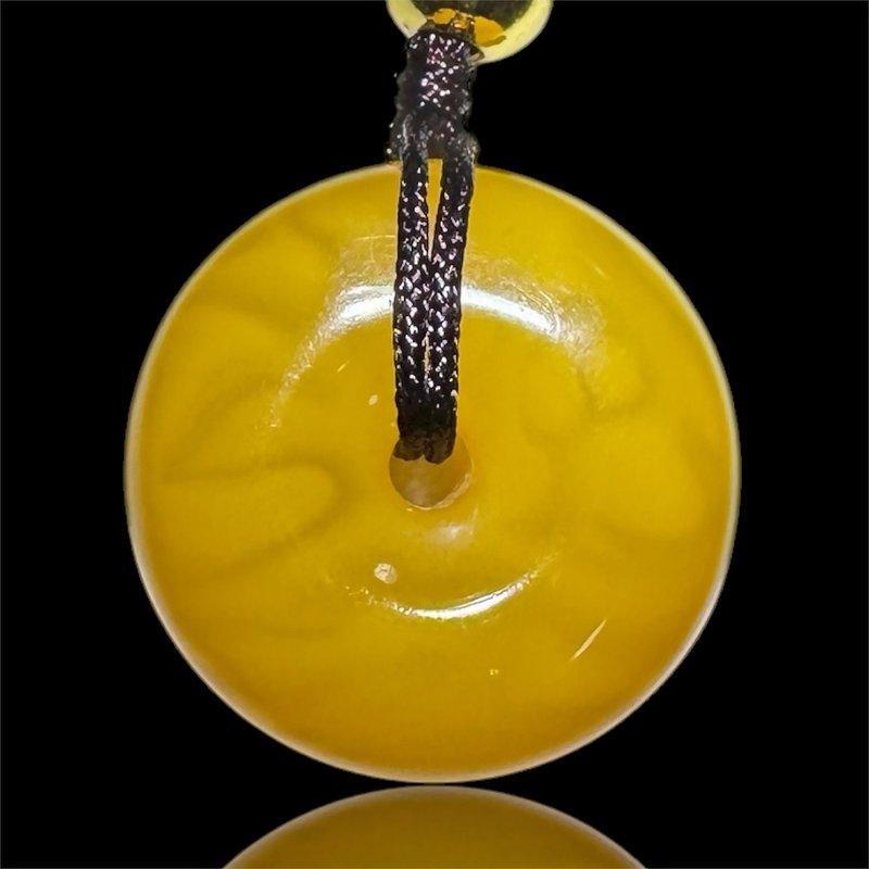 A10 頂級緬甸金絞蜜蠟平安扣項鍊 天然金絲紋理 光潤細緻 小巧能 - 項鍊 - 其他材質 黃色