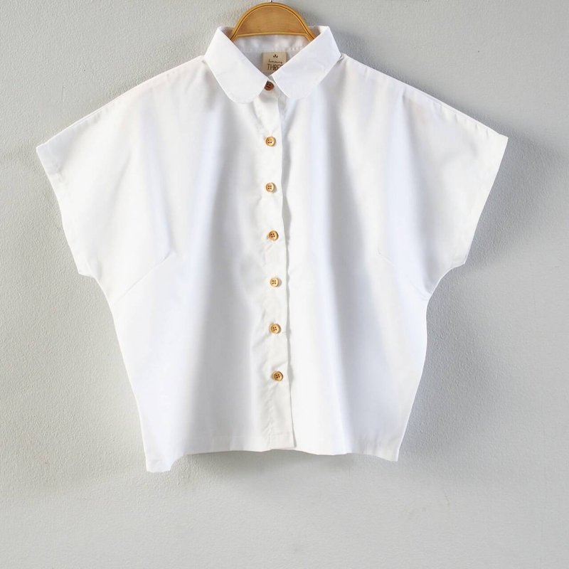 Short-sleeved Shirt with Wooden buttons-White - 女襯衫 - 棉．麻 白色