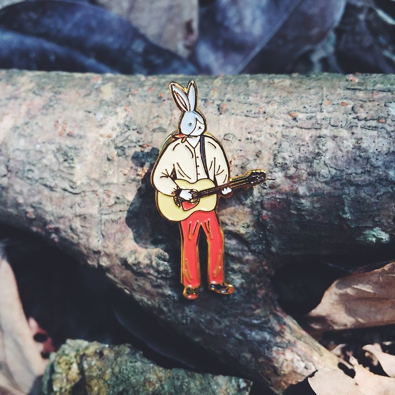 #21 Rabbit guitar hand pin/brooch/pin - เข็มกลัด - โลหะ สีส้ม