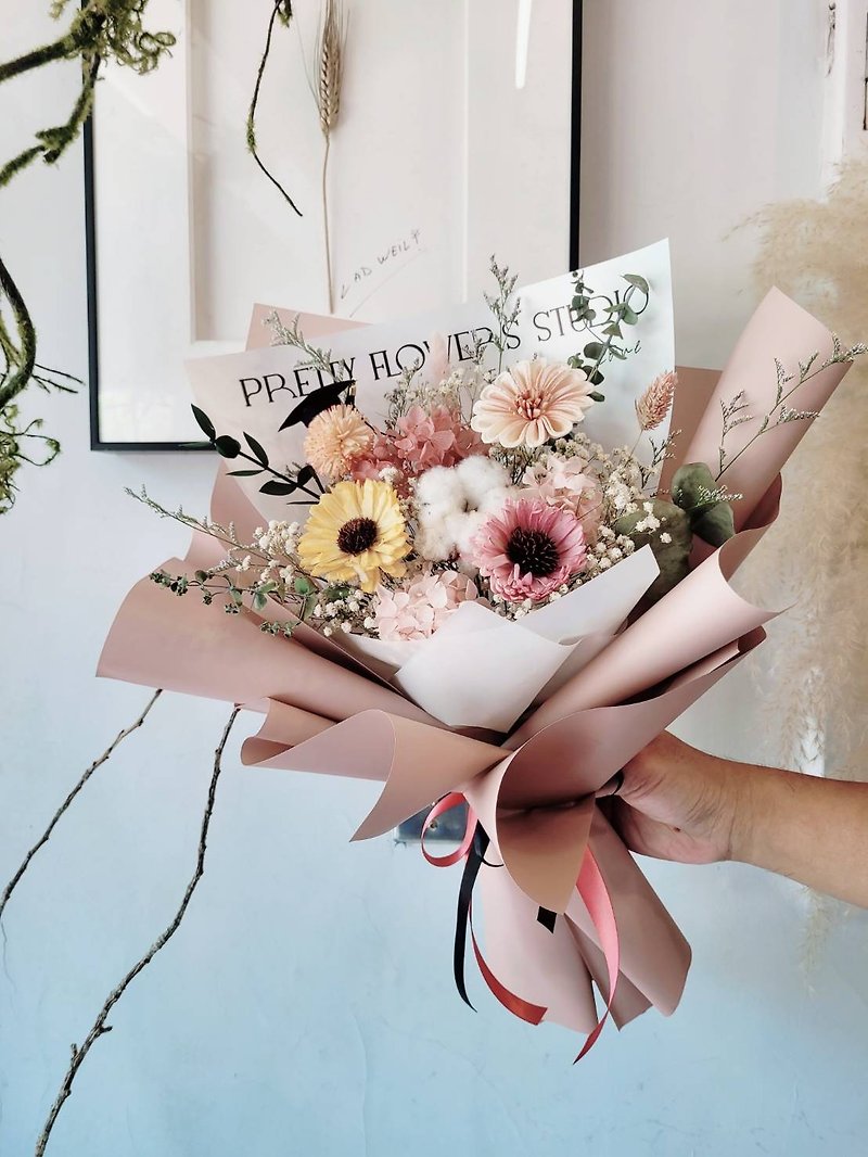 Haizang Design│Adventure Princess. Fearless Sunflower Bouquet Graduation Bouquet Valentine's Day Bouquet - Dried Flowers & Bouquets - Plants & Flowers Pink