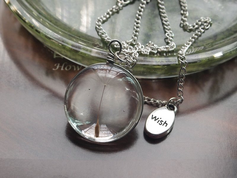 Round dandelion seeds resin necklace silver chain, Wish pressed flower pendant - Necklaces - Glass 