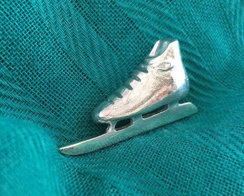 Speed skating shoes ☆ SV pin badge - Brooches - Other Metals Silver