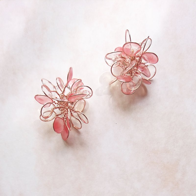 <花>造型手工設計樹脂耳環/垂吊款/earring/accessories - 耳環/耳夾 - 其他材質 粉紅色