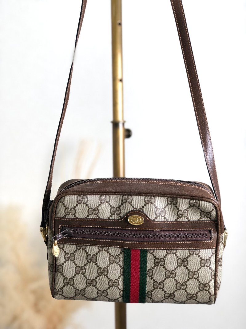 【 日本直送　名牌中古包 】GUCCI グッチ ショルダーバッグ ベージュ GGロゴ PVC レザー シェリーライン vintage オールド 42gtg3 - 側背包/斜背包 - 防水材質 咖啡色