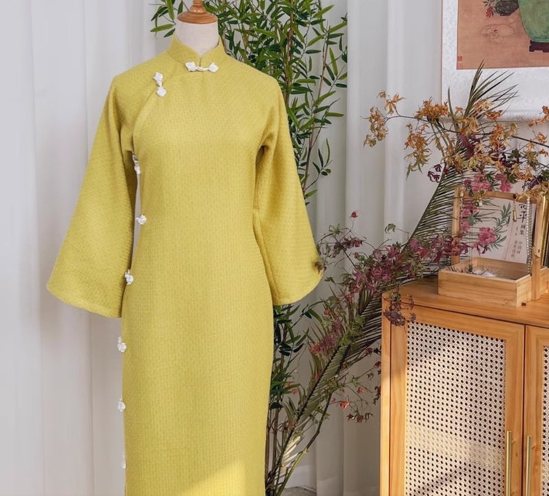 Perfume lemon new Chinese retro wool Ni inverted large sleeves super white ancient cheongsam - Qipao - Polyester Yellow