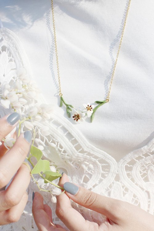 GOODAFTERNINE Lily Short Necklace, Flower Lily Necklace, Flower Necklace, White Flower