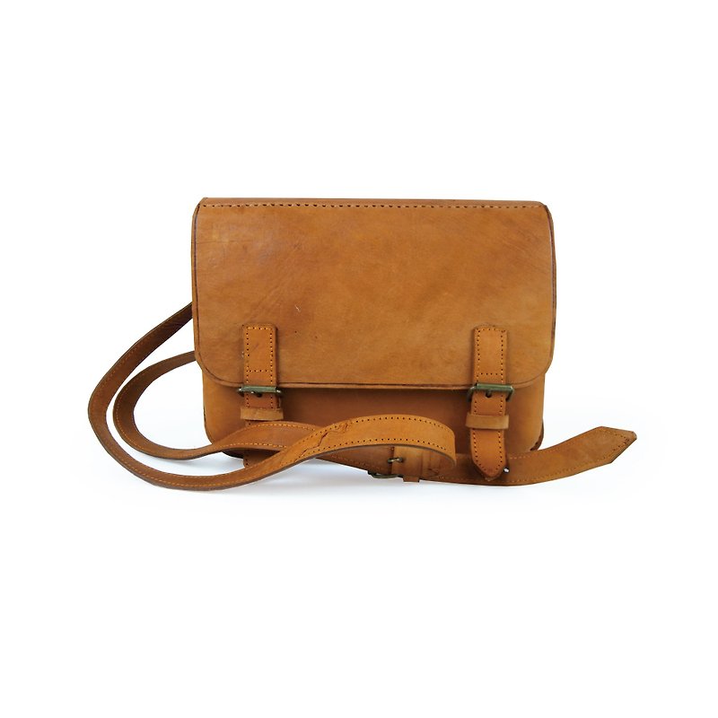 A‧PRANK: DOLLY :: VINTAGE retro with caramel color genuine leather handmade plain satchel - กระเป๋าแมสเซนเจอร์ - หนังแท้ 