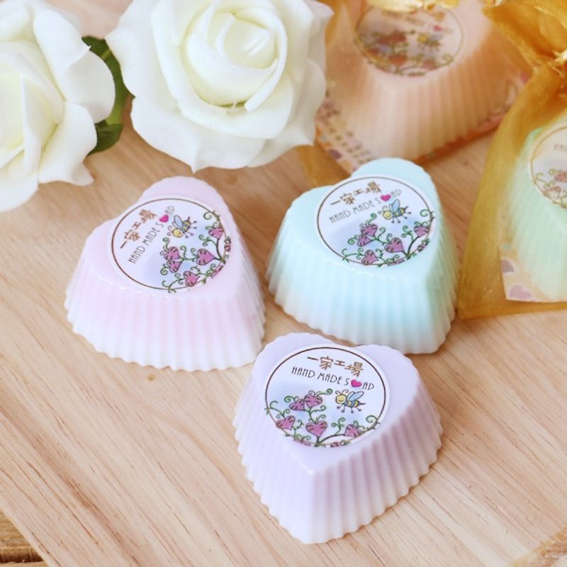 Popular wedding gadgets - sweet heart soap - สบู่ - วัสดุอื่นๆ สึชมพู