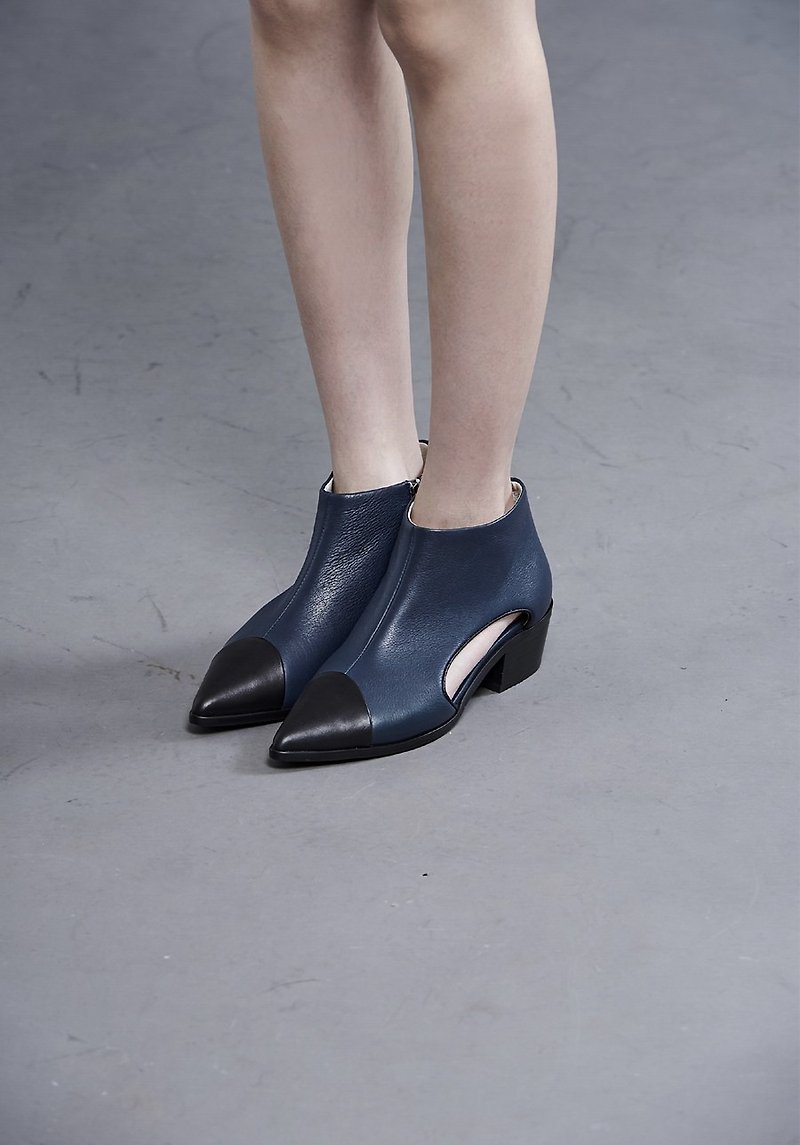 Toe stitching two-color side dug short boots black and blue - รองเท้าบูทสั้นผู้หญิง - หนังแท้ สีน้ำเงิน