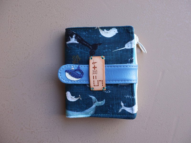 【fabric wallet】鯨游世界 布短夾/中短夾 - 錢包/皮夾/長短夾 - 棉．麻 藍色