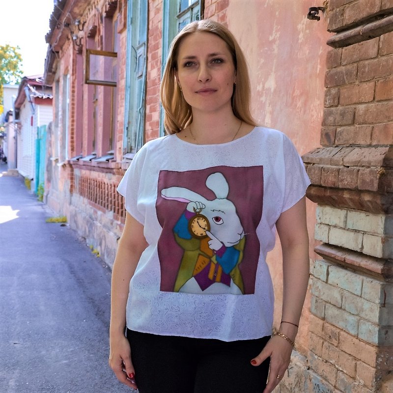 White cotton tunic with rabbit Loose white hand-painted t-shirt trend clothes - Women's Shirts - Cotton & Hemp White