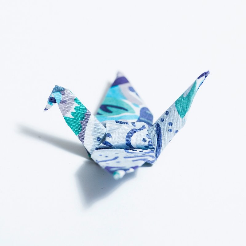\CRANE CRANE/ origami brooch_Violets Are Blue - เข็มกลัด - วัสดุอื่นๆ สีน้ำเงิน