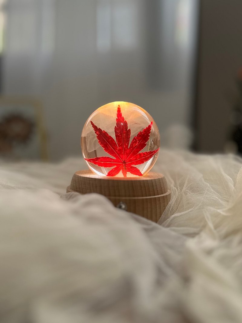 真實楓葉標本水晶球夜燈八音盒擺件 週年禮物 - 燈具/燈飾 - 樹脂 紅色