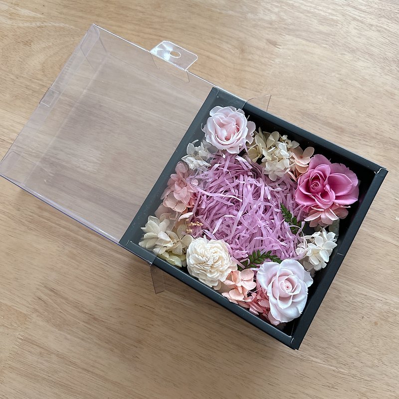 Pink everlasting fragrance flower packaging gift box - ช่อดอกไม้แห้ง - วัสดุอื่นๆ สึชมพู