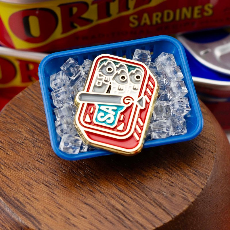 Canned Sardines Enamel Pin - เข็มกลัด - โลหะ สีแดง