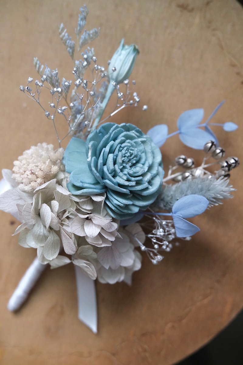 【Corsage】 Silver Wing Blue - เข็มกลัด/ข้อมือดอกไม้ - พืช/ดอกไม้ สีน้ำเงิน