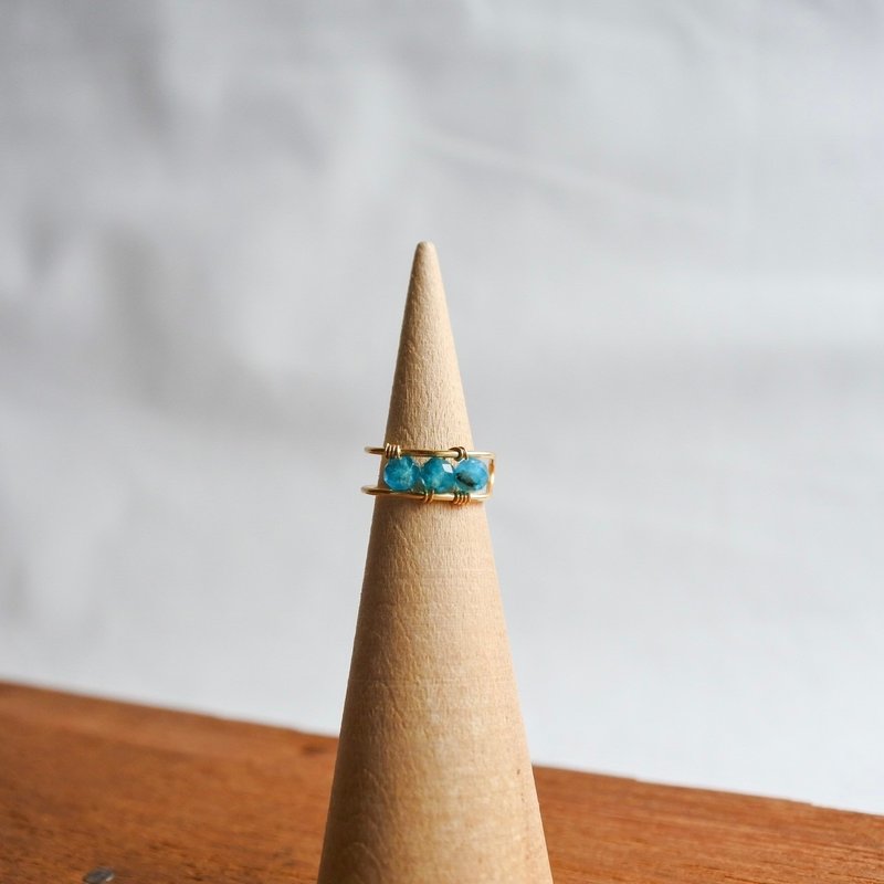 Blue Apatite Ear Cuff – Gold – Natural Stone - 戒指 - 其他金屬 藍色