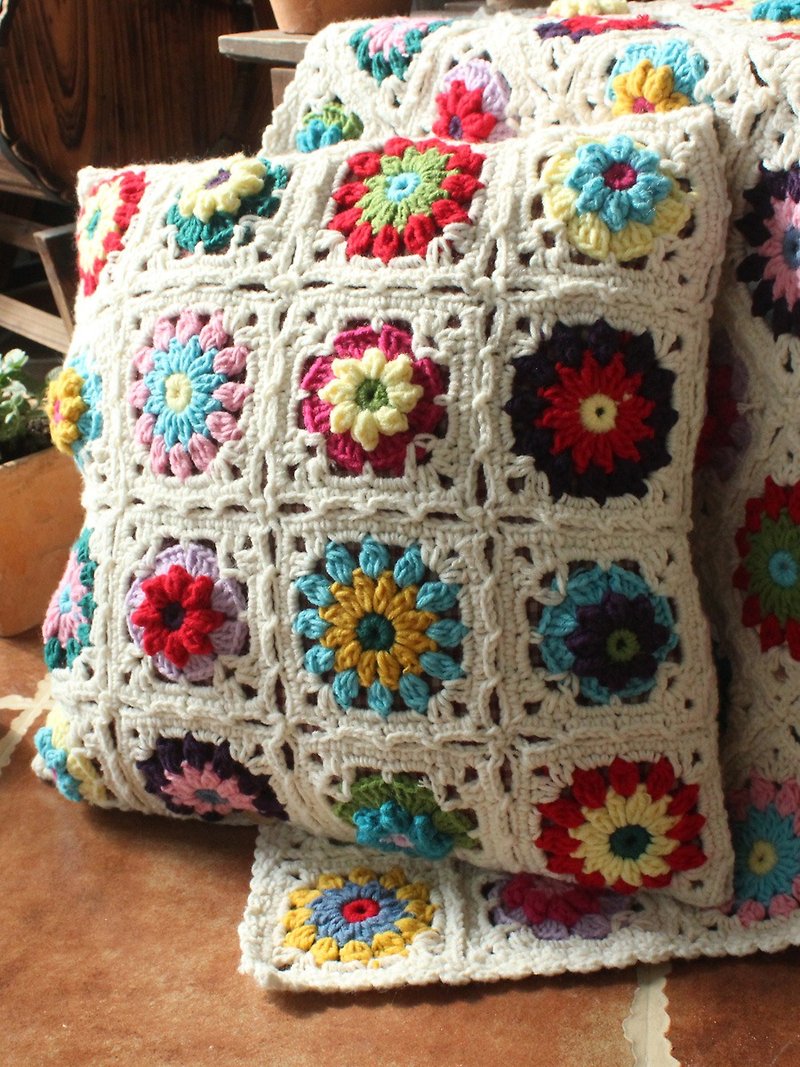 Mori girl handmade crochet blanket wool crochet flower color matching three-dimensional flower blanket crochet pillow blanket - Pillows & Cushions - Cotton & Hemp 