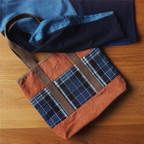 時舟 Indigo 橘色環保礦石染 藍格手工織布 拼布製作 簡約休閒托特包