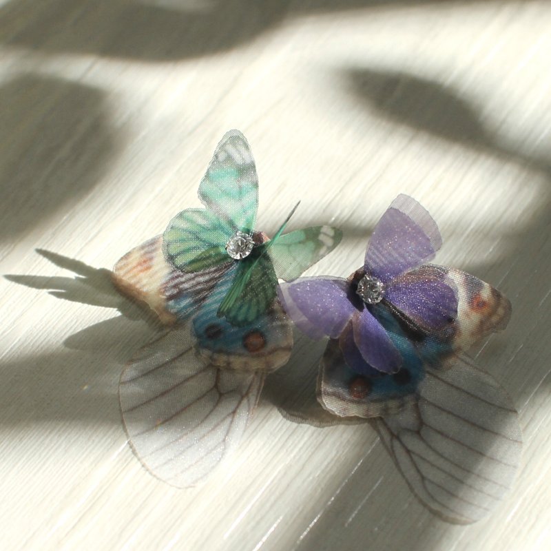 A pair of asymmetric butterfly earrings & rhinestone 925 silver ear pin pierced or clip-on earring - Earrings & Clip-ons - Silk Blue