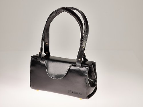 Jiji Felice Black vegetable-tanned leather box bag