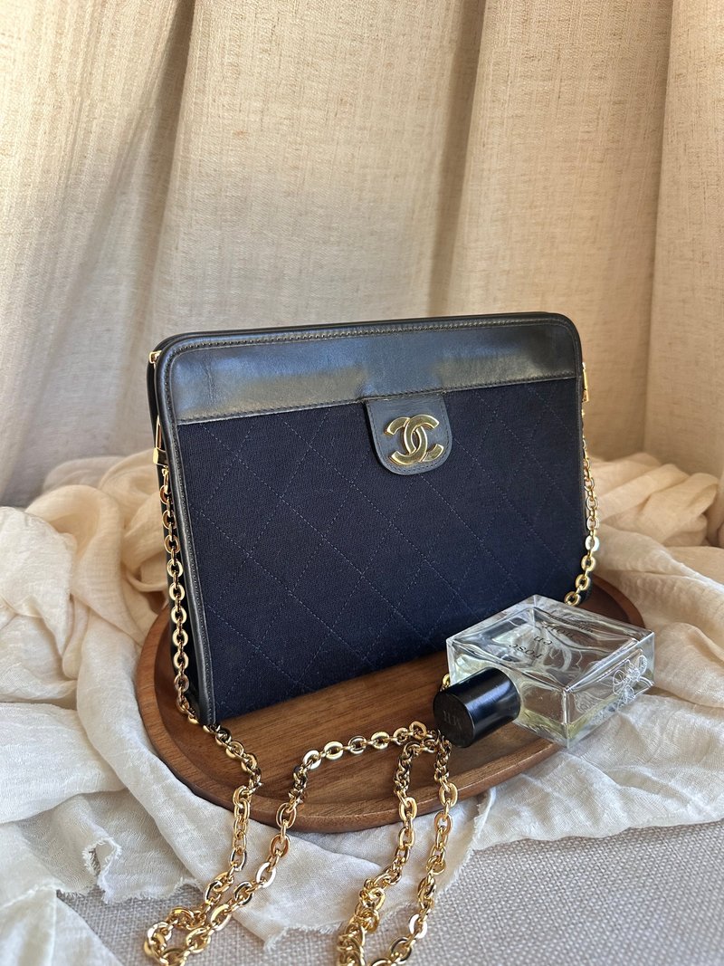 Vintage Chanel 中古香奈兒深藍菱格布面拼皮手拿包斜背包 - 側背包/斜背包 - 棉．麻 
