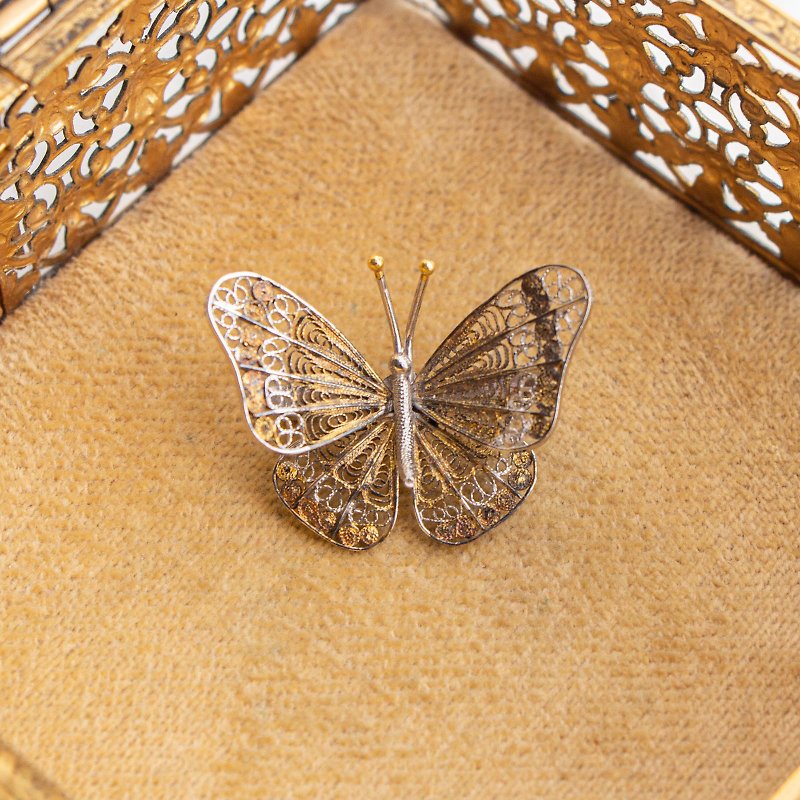 Italian antique 800 Silver handmade filigree craft butterfly shape color separation electroplating brooch - เข็มกลัด - เงินแท้ สีเงิน