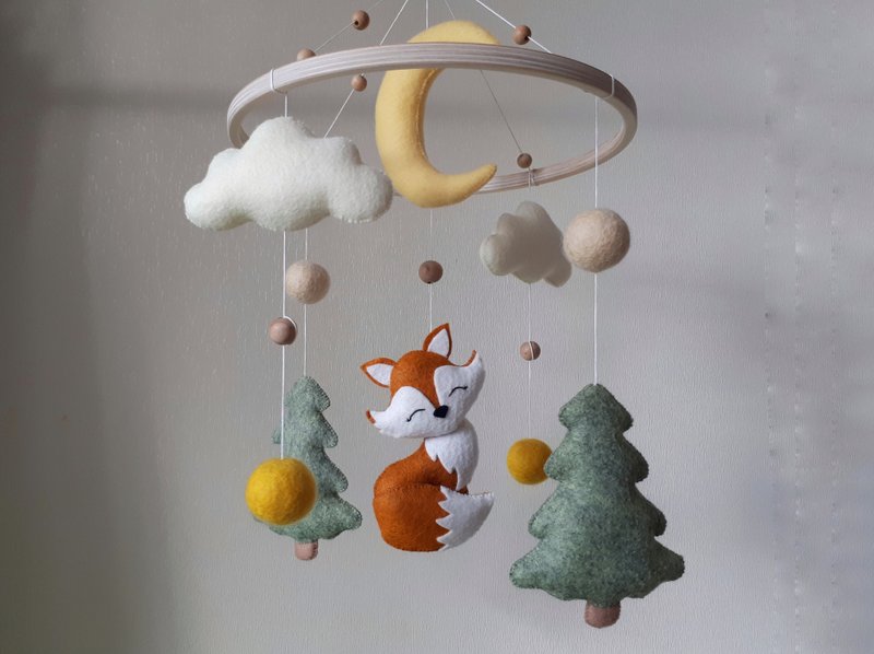 Mobile baby nursery decor woodland, fox crib mobile, expecting mom gift - ของเล่นเด็ก - วัสดุอีโค สีส้ม