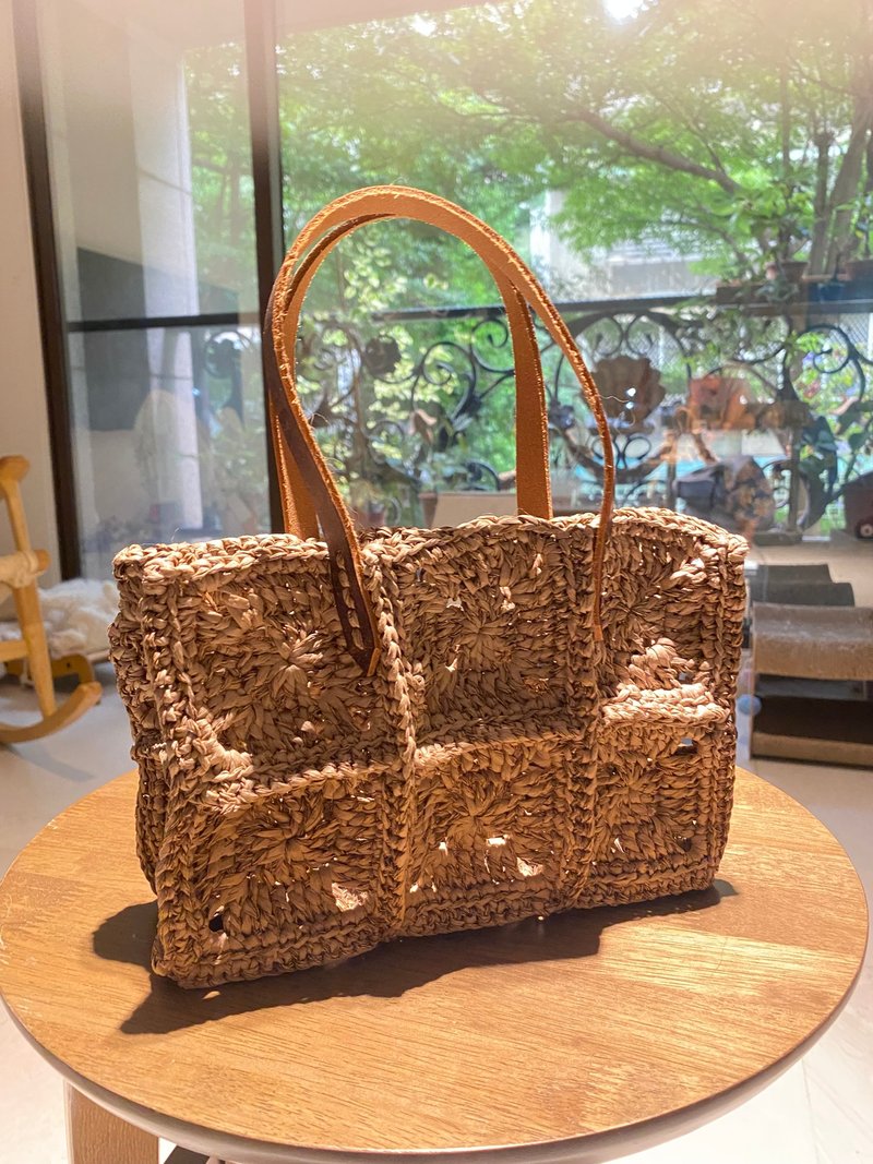 GooDay leather handle handmade woven bag - กระเป๋าถือ - หนังแท้ สีกากี