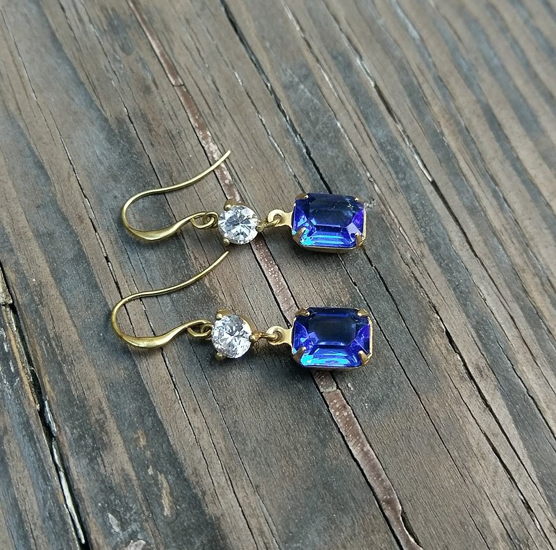 Capri Blue玻璃鋯石黃銅耳環 - 耳環/耳夾 - 玻璃 藍色