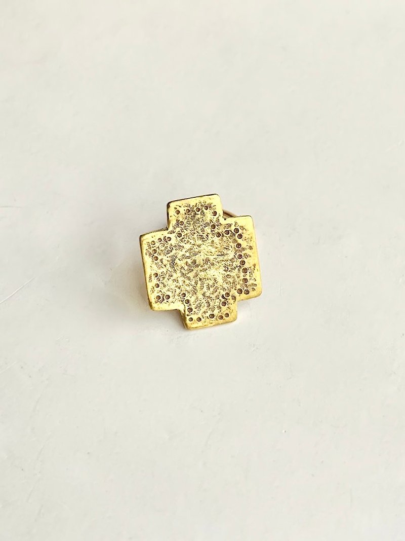 Cross pin brooch - Brooches - Other Metals Gold