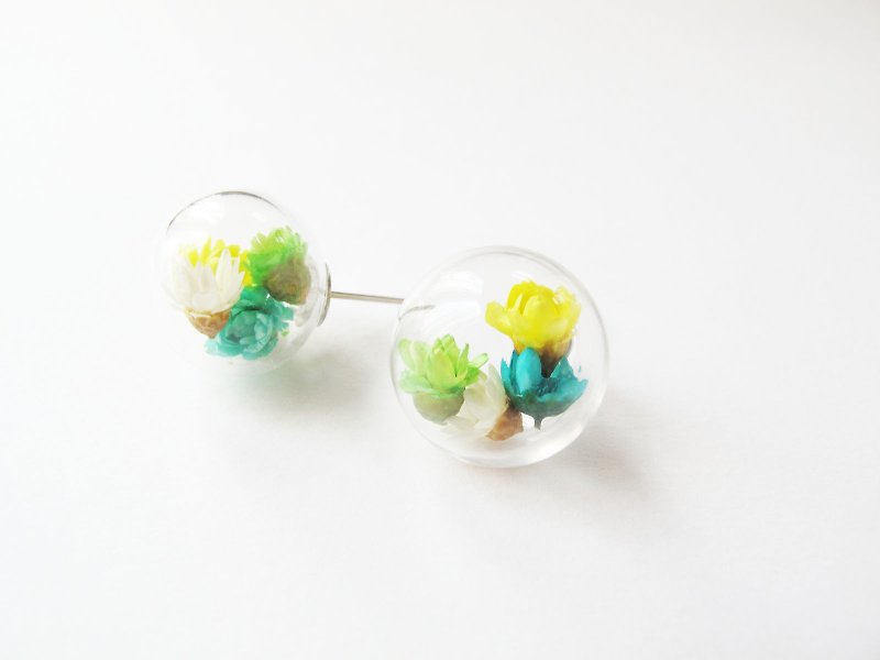* Rosy Garden * Dried Daisies inside glass ball earrings - Earrings & Clip-ons - Glass Green