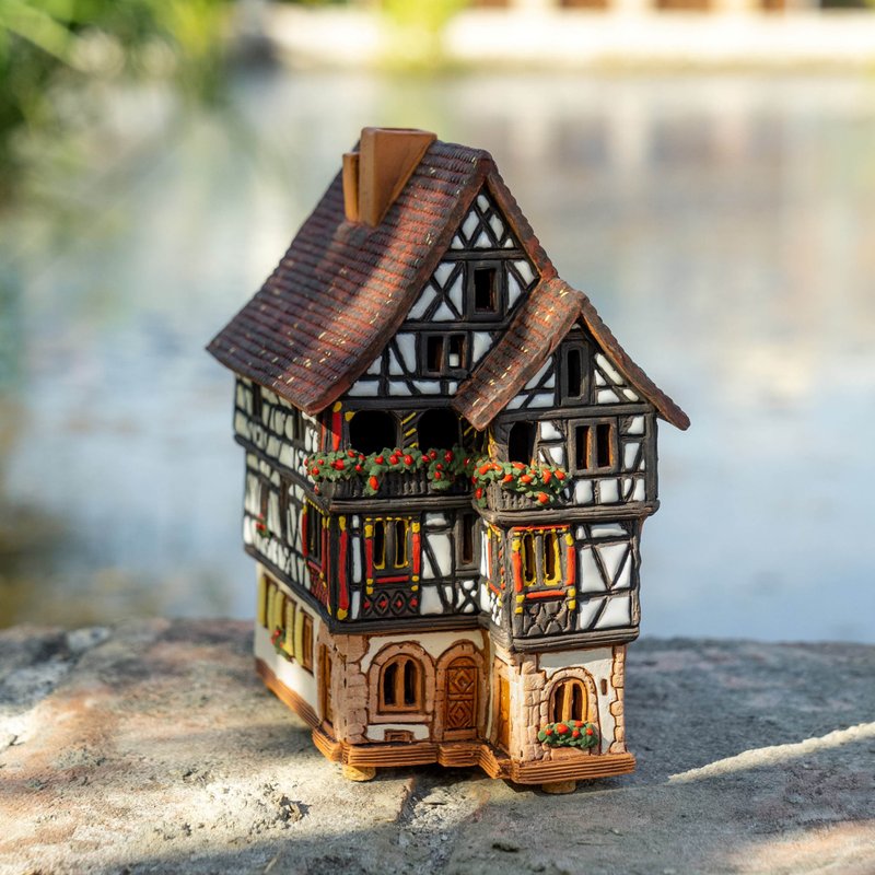 The French Kaysersberg cottage is 15cm high - Items for Display - Pottery 