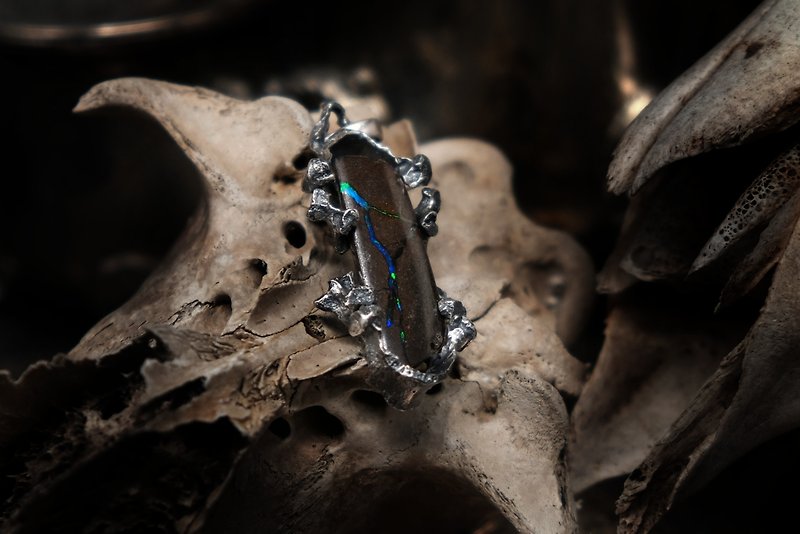 【Mountain Skeleton Period】Flowing Breath—Opal Spine Necklace - สร้อยคอ - เงิน สีเงิน