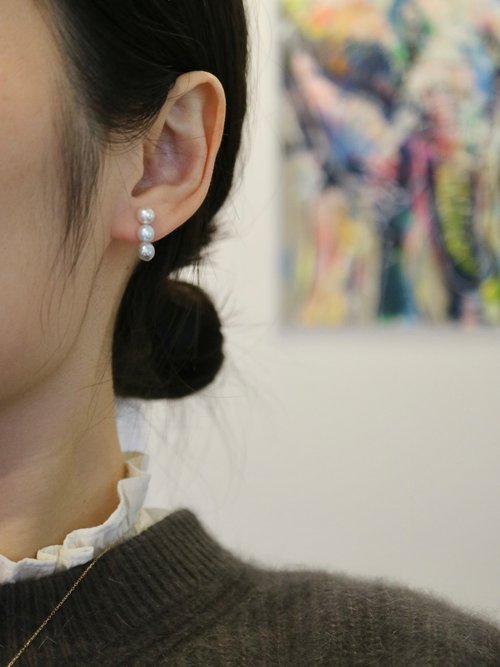KOKO PEARL JEWELRY 日本直送 3粒5mmAkoya珍珠耳釘 耳環 無調色漸變銀藍色 18k黃金